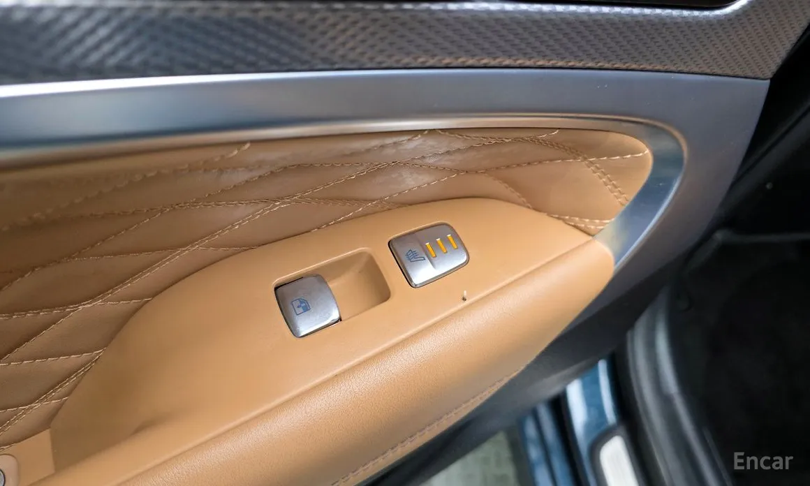 Фото 19 - Genesis G70