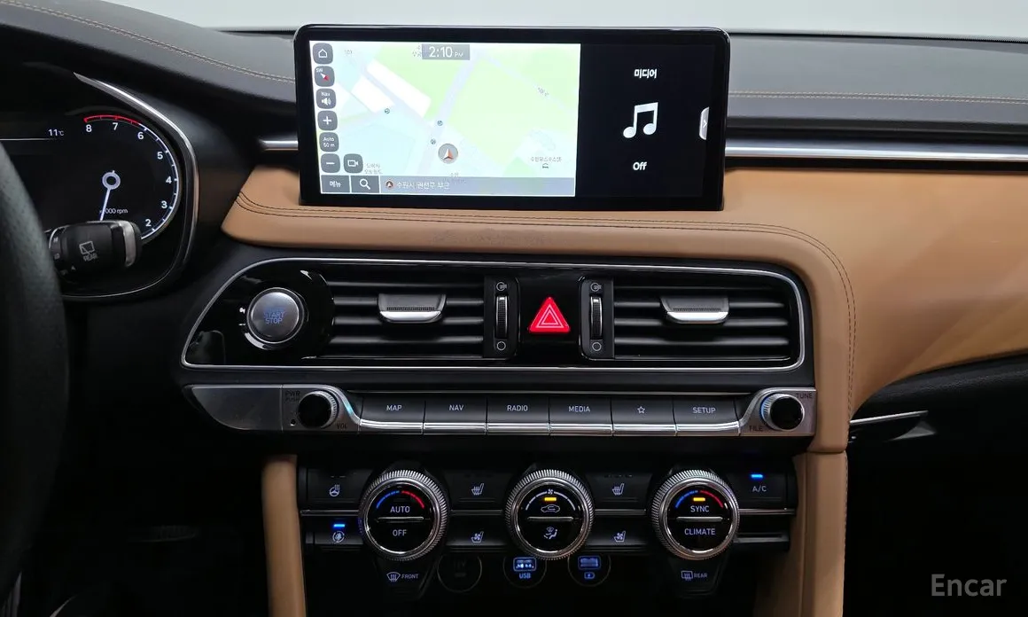 Фото 14 - Genesis G70