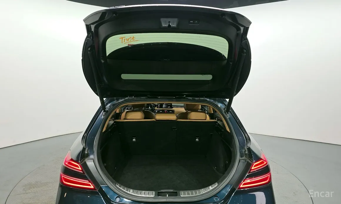 Фото 20 - Genesis G70