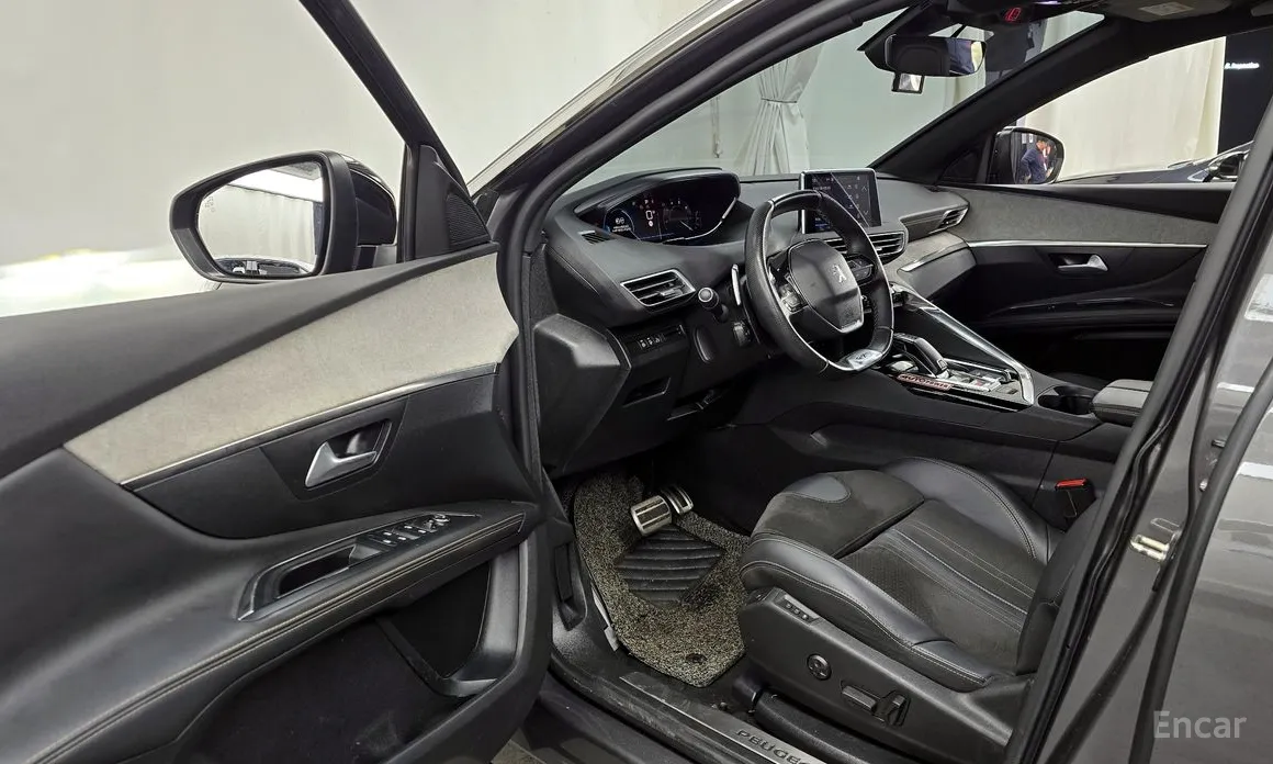 Фото 10 - Peugeot 5008