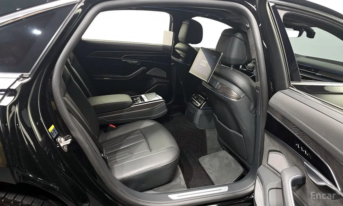 Фото 12 - Audi A8