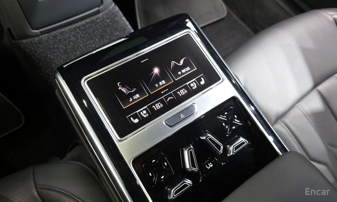 Фото 19 - Audi A8