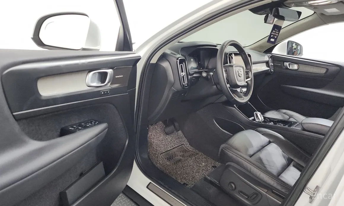 Фото 10 - Volvo XC40
