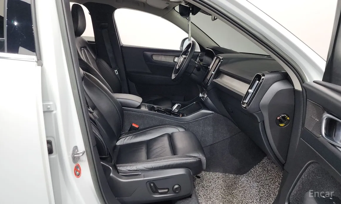 Фото 11 - Volvo XC40