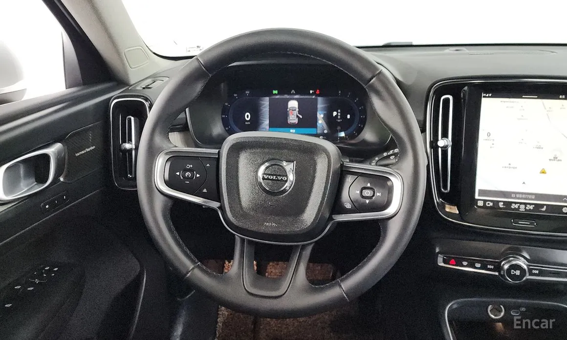 Фото 13 - Volvo XC40