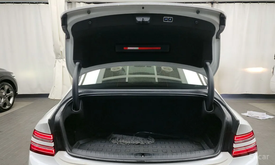 Фото 20 - Genesis G80