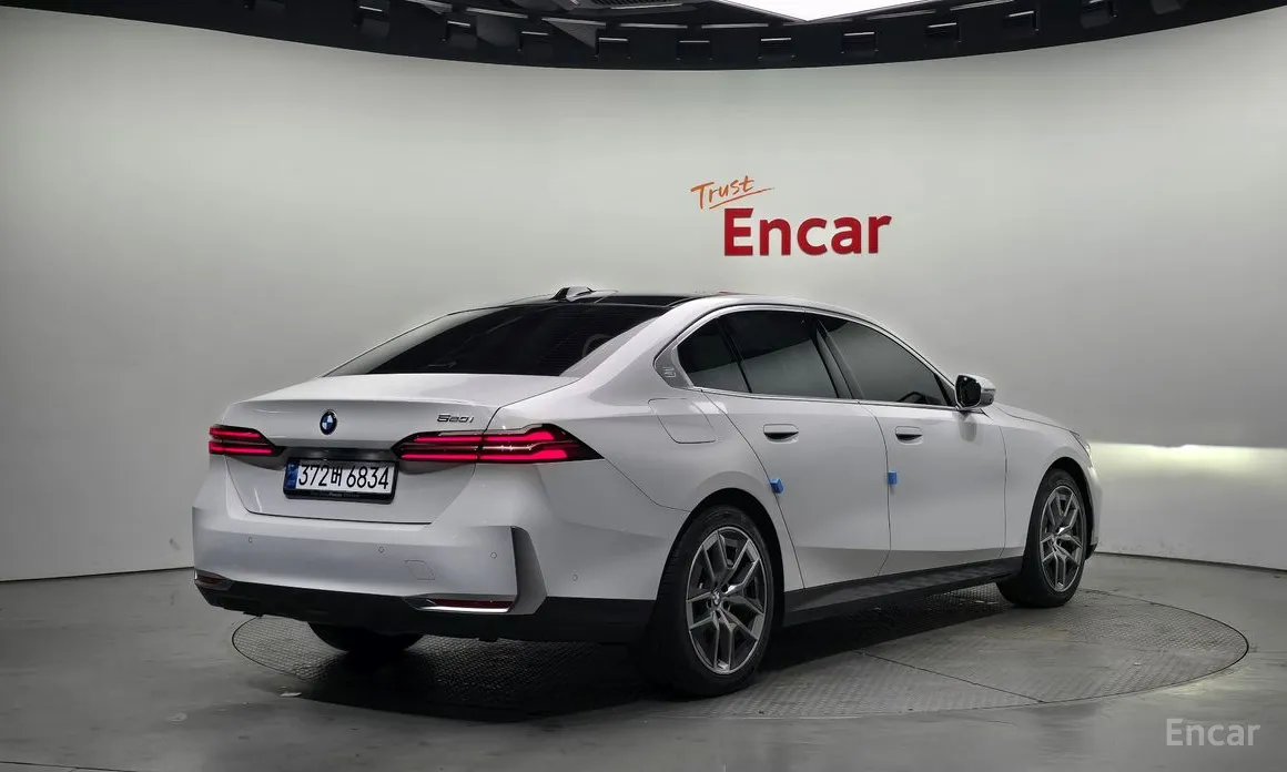 Фото 2 - BMW 5 Series