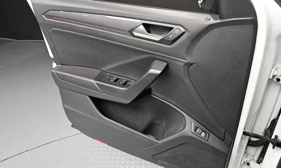 Фото 14 - Volkswagen T-Roc