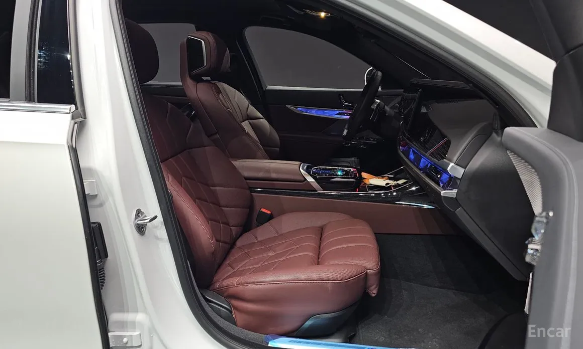 Фото 10 - BMW 7 Series