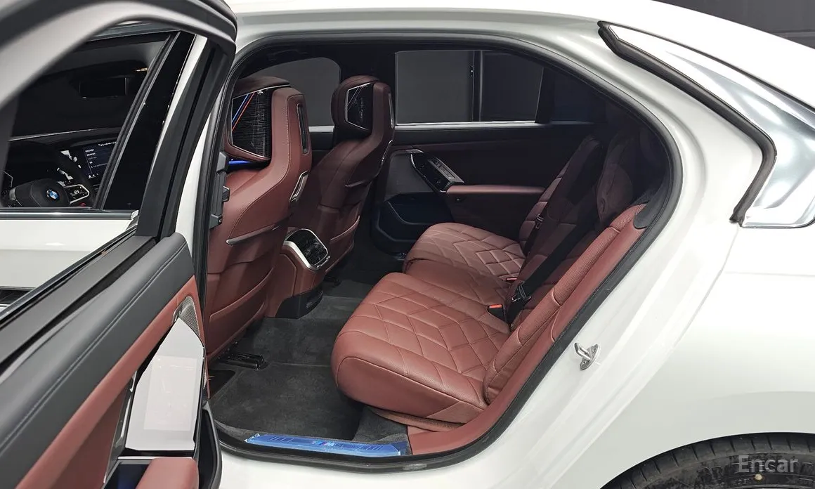 Фото 12 - BMW 7 Series