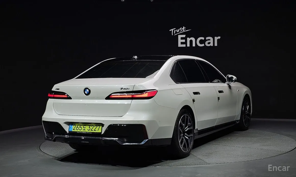 Фото 2 - BMW 7 Series