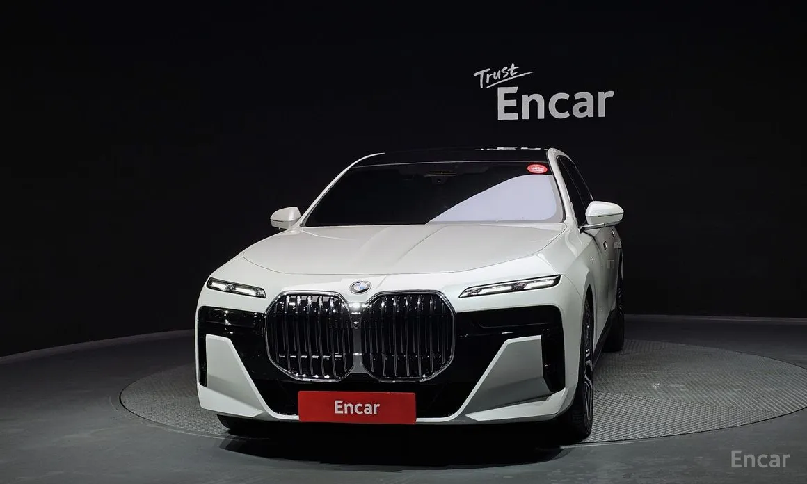 Фото 3 - BMW 7 Series