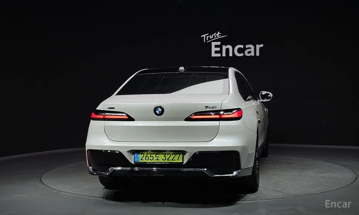 Фото 4 - BMW 7 Series