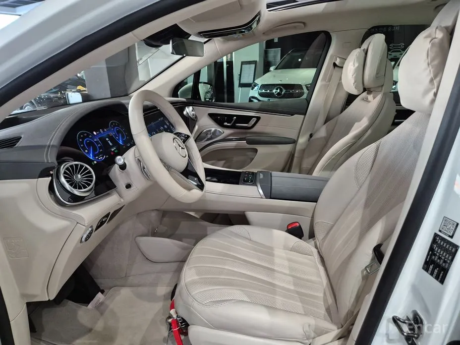 Фото 10 - Mercedes-Benz EQS