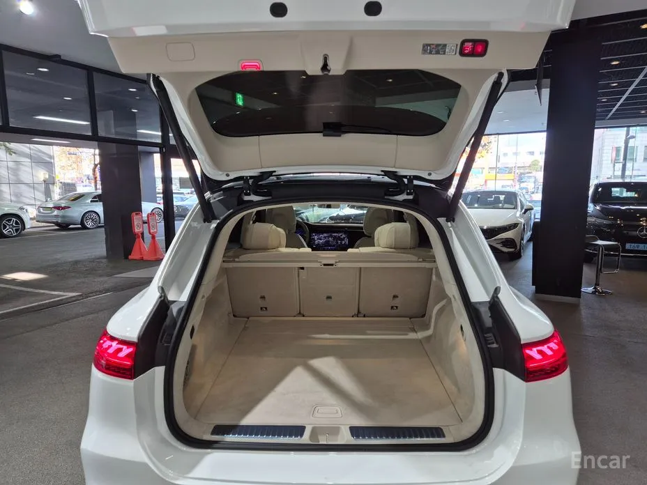 Фото 16 - Mercedes-Benz EQS