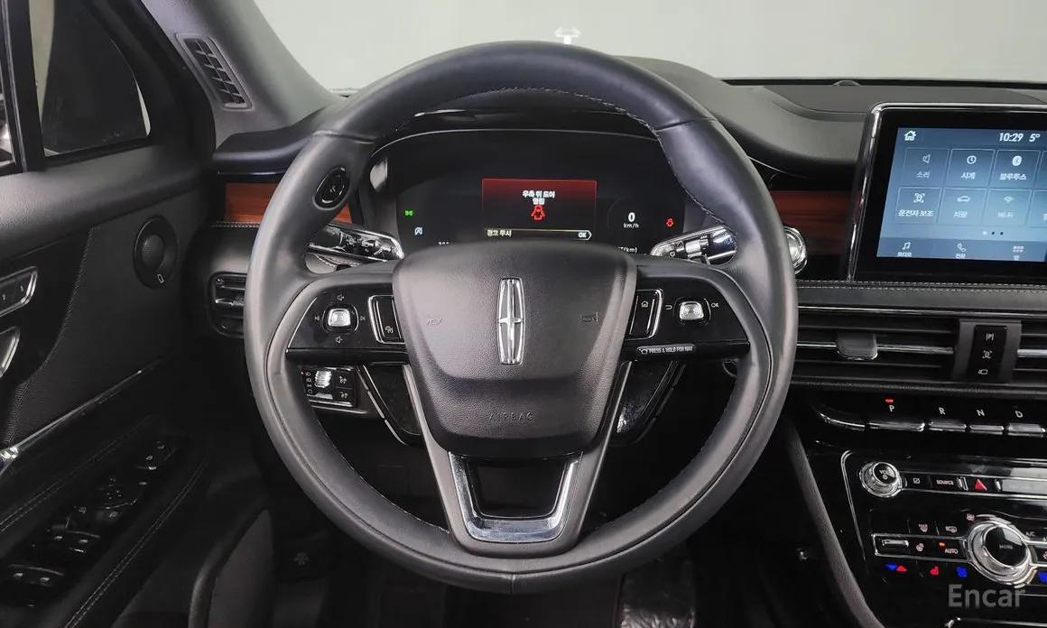 Фото 13 - Lincoln Corsair