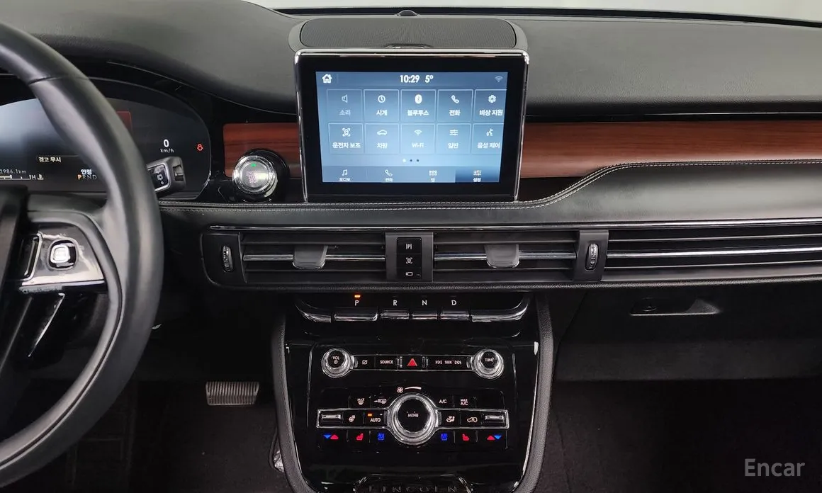 Фото 14 - Lincoln Corsair