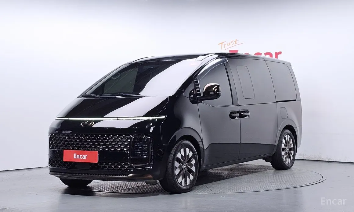 Фото 1 - Hyundai Staria