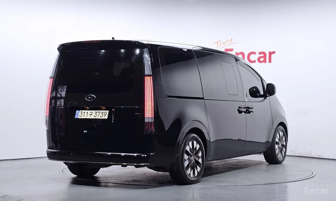 Фото 2 - Hyundai Staria