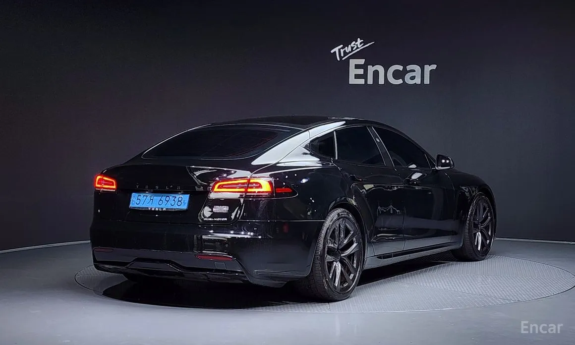 Фото 2 - Tesla Model S