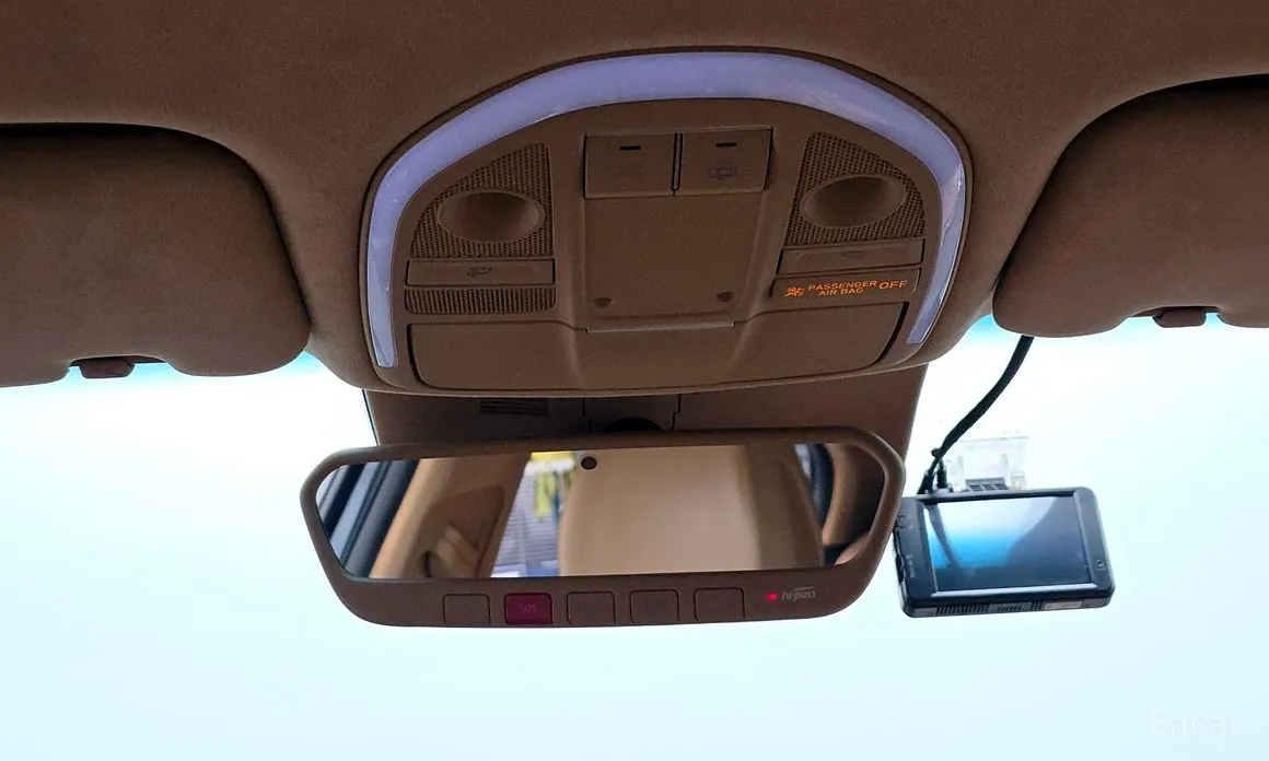 Фото 18 - Genesis G70