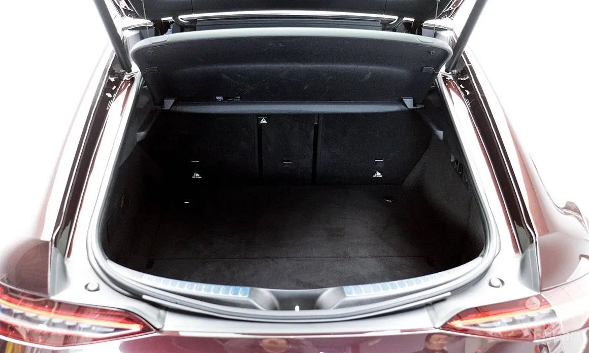 Фото 18 - Mercedes-Benz AMG GT