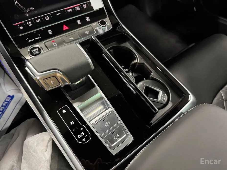 Фото 10 - Audi Q8