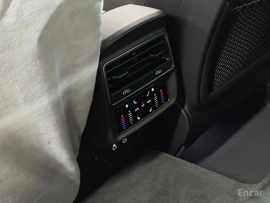 Фото 13 - Audi Q8