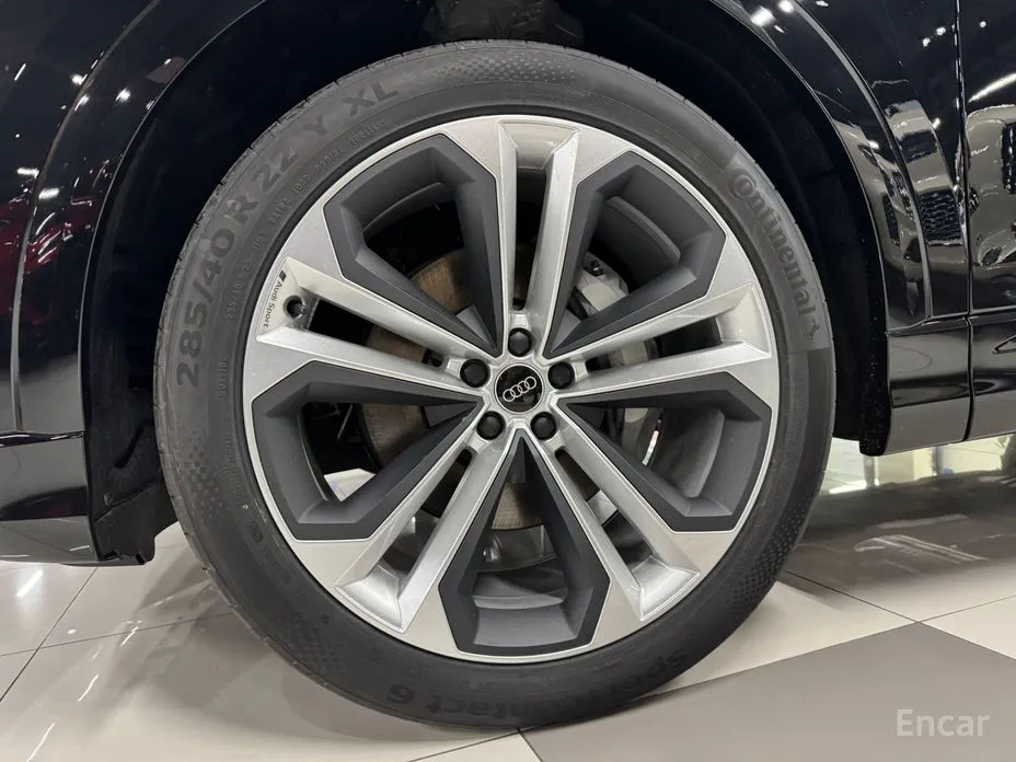 Фото 15 - Audi Q8