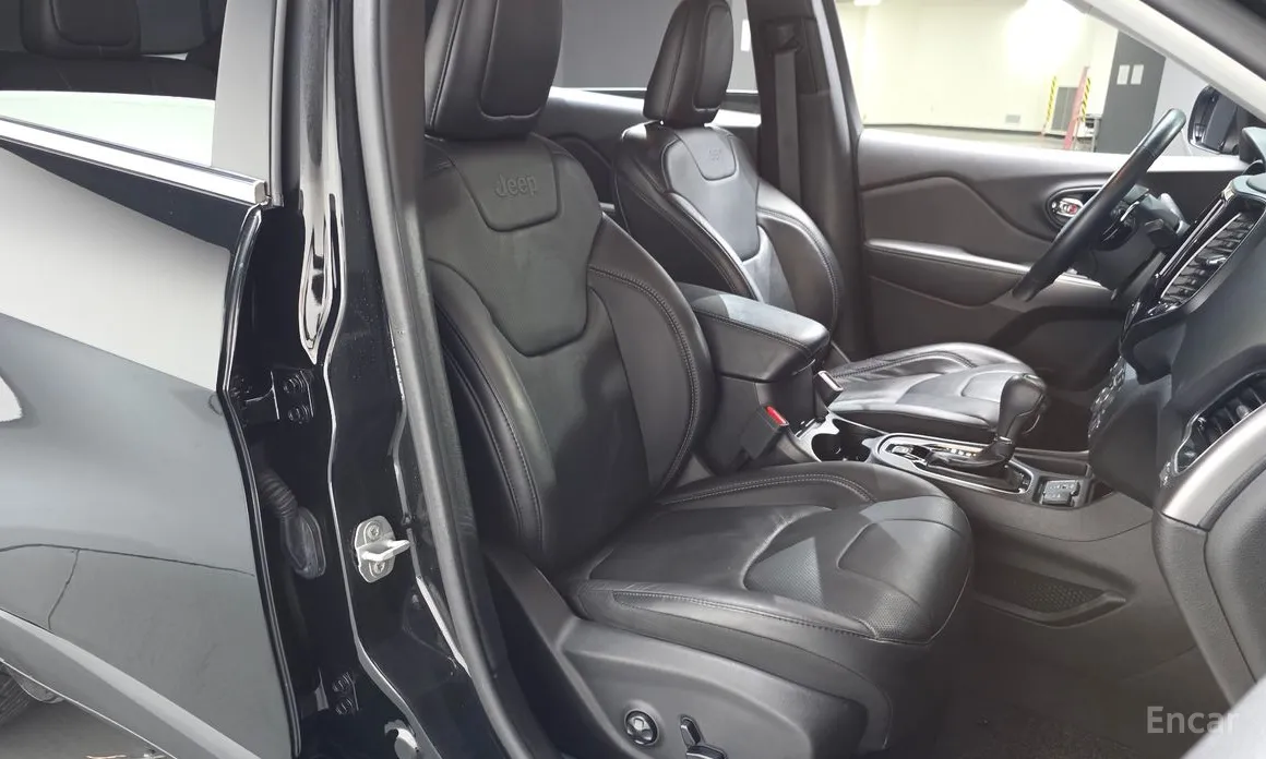 Фото 10 - Jeep Cherokee