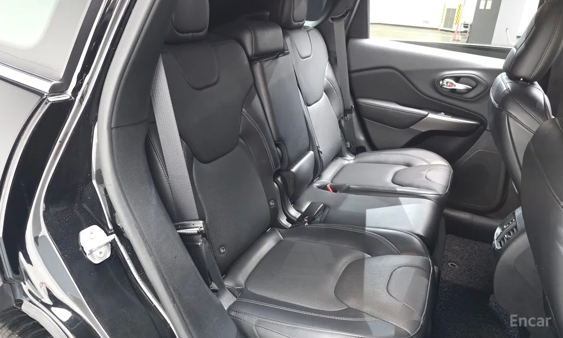 Фото 12 - Jeep Cherokee