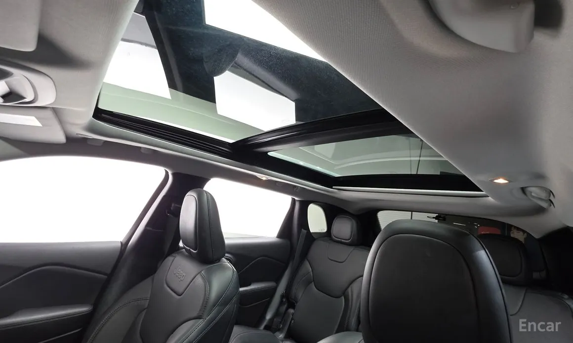 Фото 17 - Jeep Cherokee