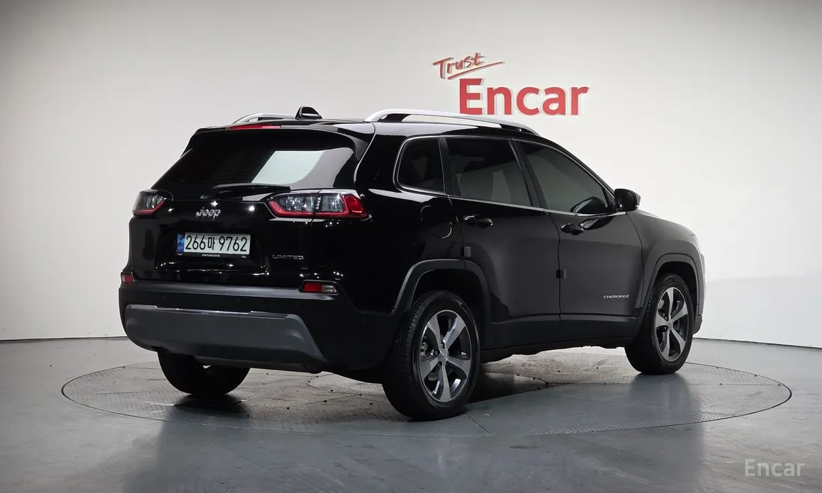 Фото 2 - Jeep Cherokee