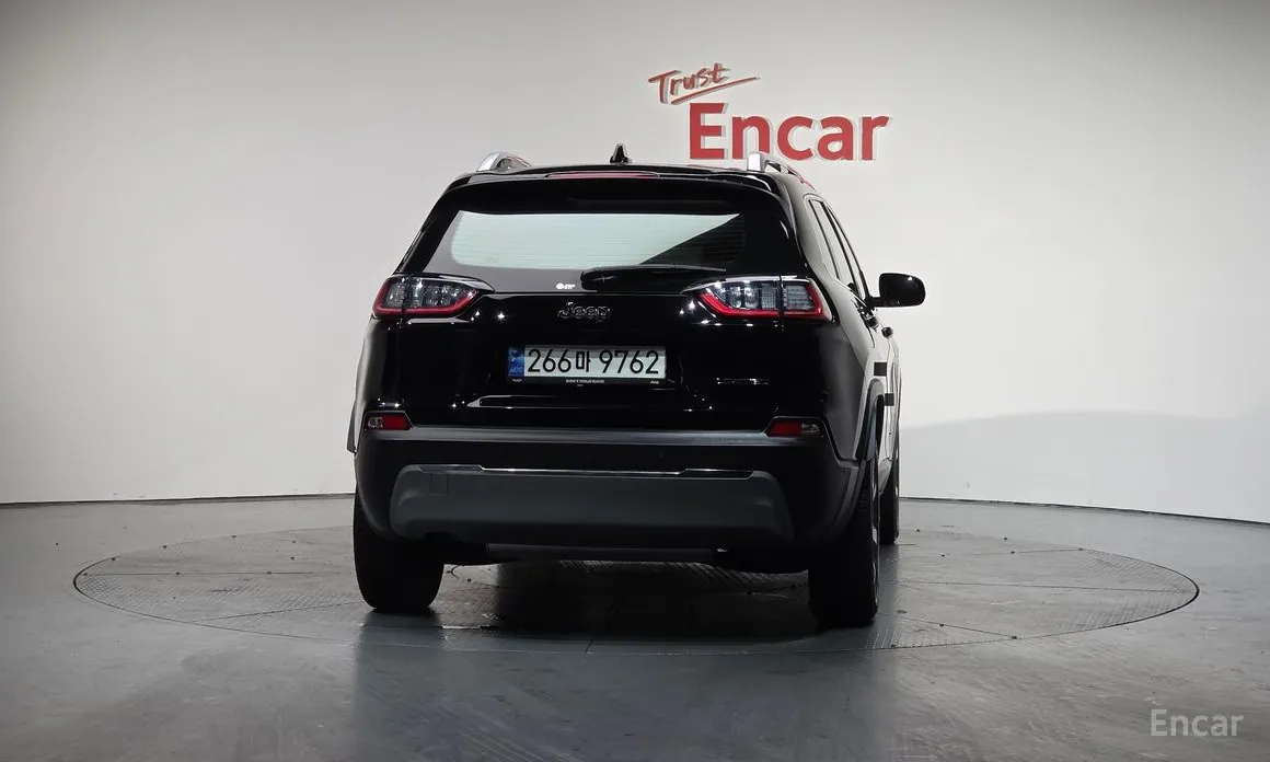 Фото 4 - Jeep Cherokee