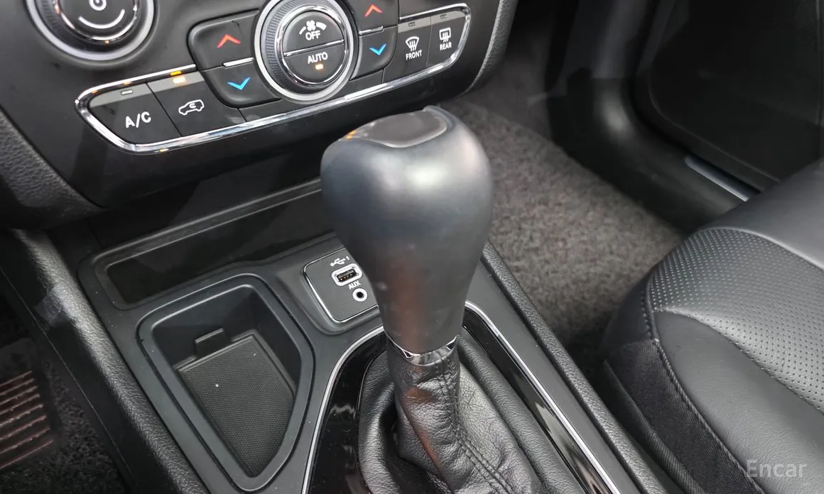 Фото 9 - Jeep Cherokee