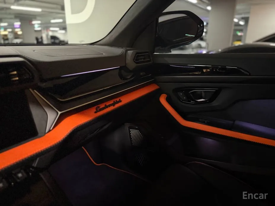 Фото 10 - Lamborghini Urus