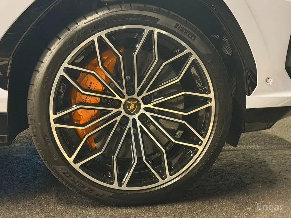 Фото 5 - Lamborghini Urus