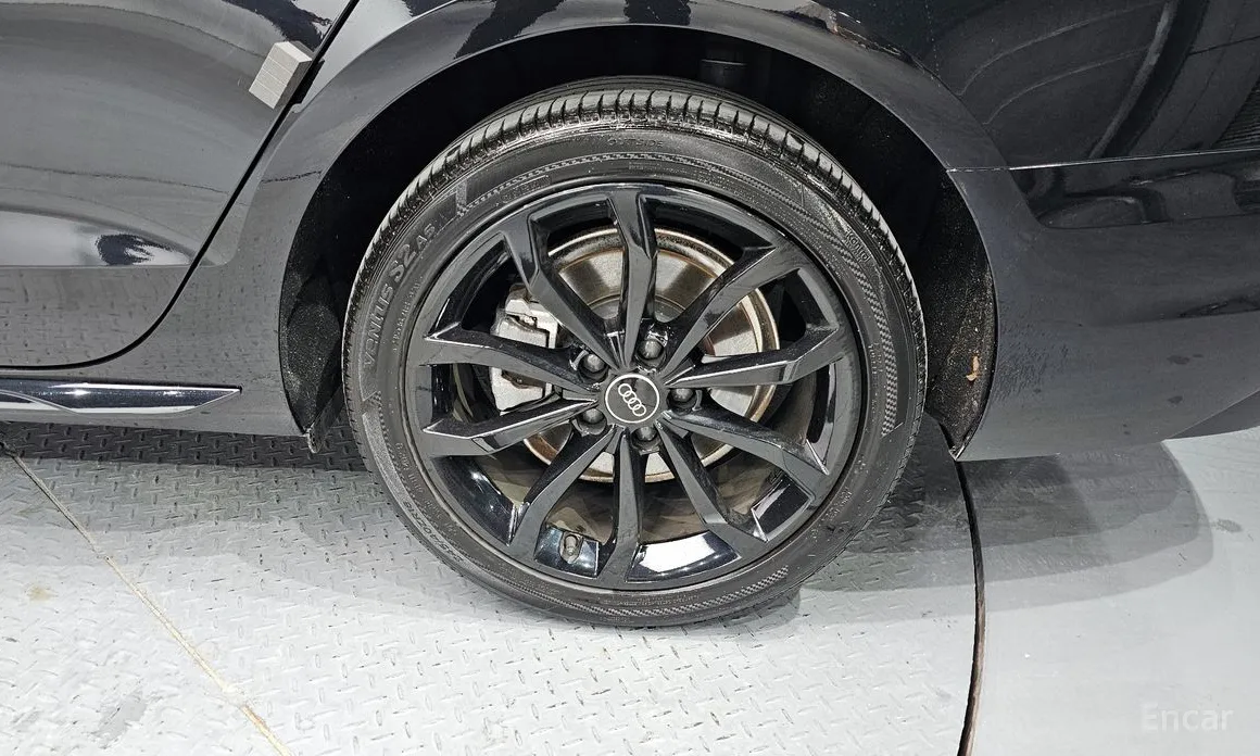 Фото 5 - Audi A4