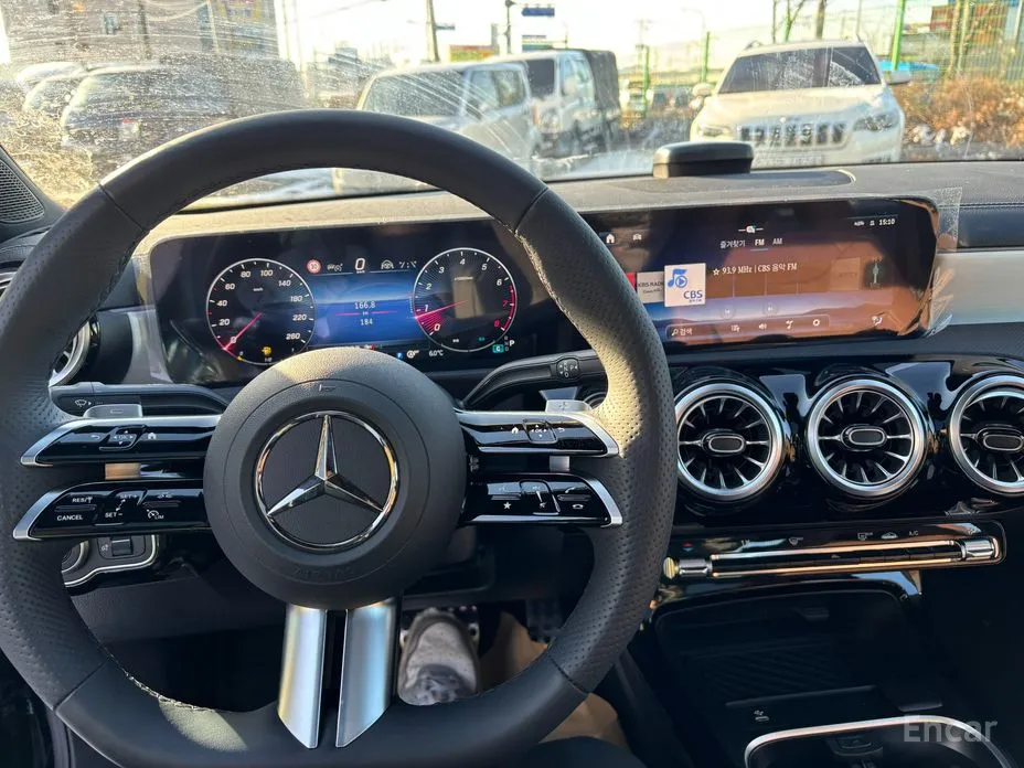 Фото 11 - Mercedes-Benz CLA-Class