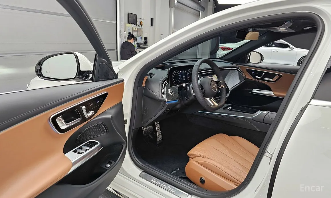 Фото 10 - Mercedes-Benz E-Class