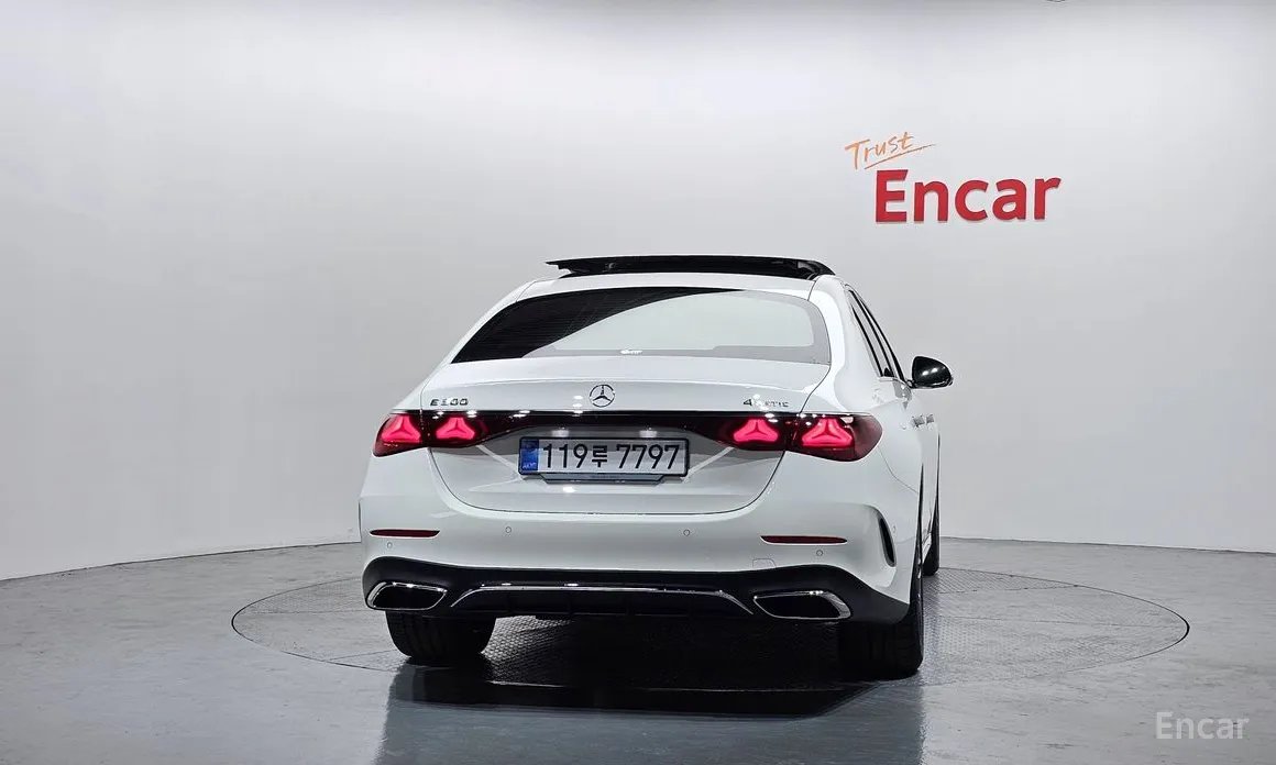 Фото 4 - Mercedes-Benz E-Class