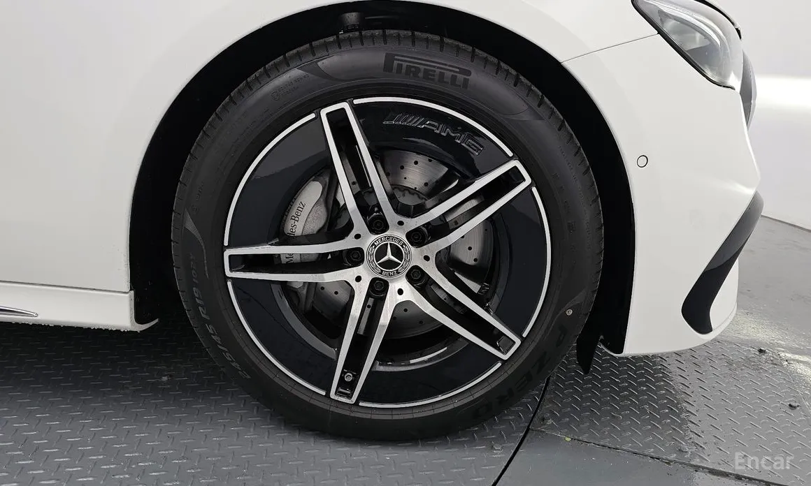 Фото 5 - Mercedes-Benz E-Class