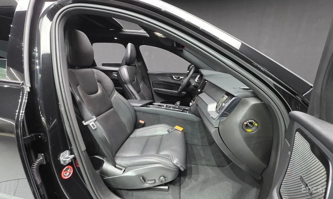 Фото 10 - Volvo XC60