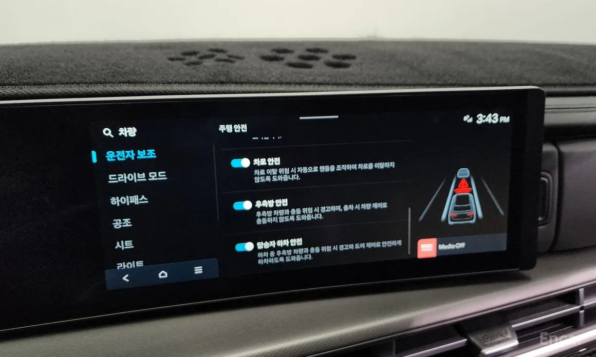 Фото 16 - Hyundai Santa Fe