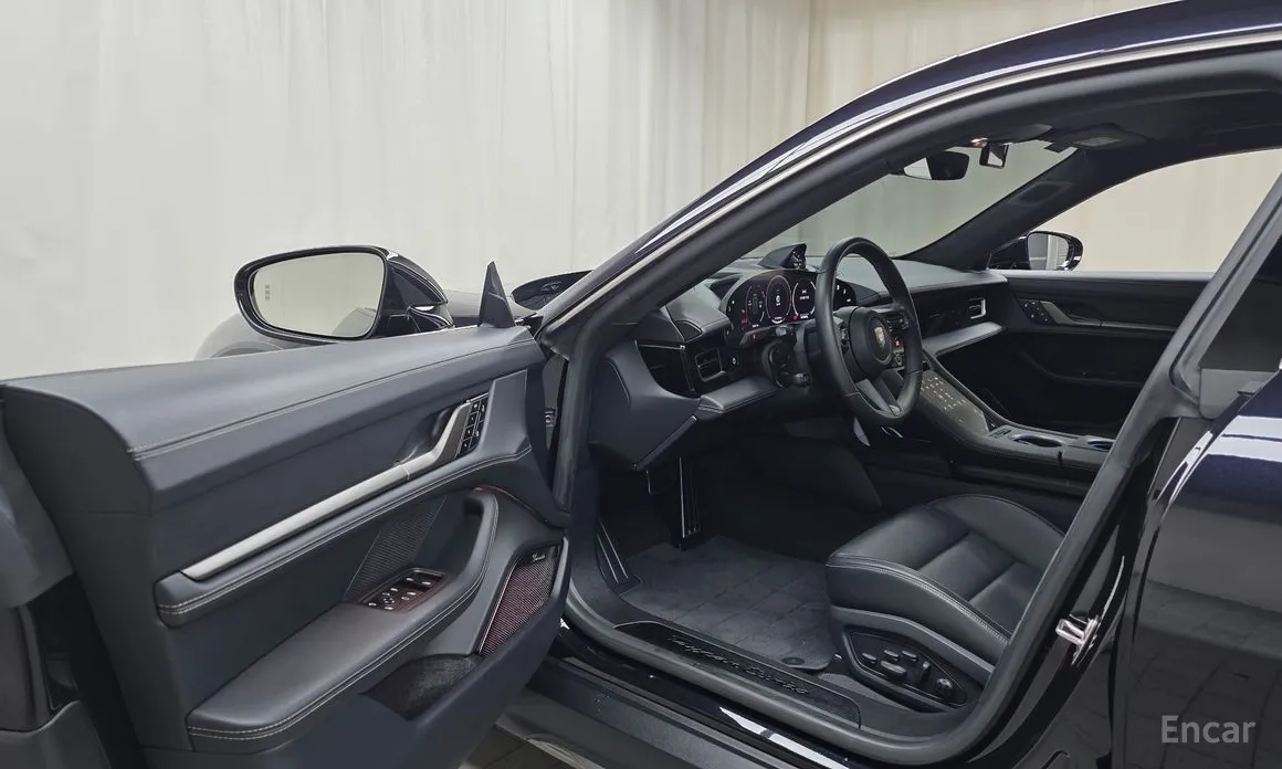 Фото 10 - Porsche Taycan