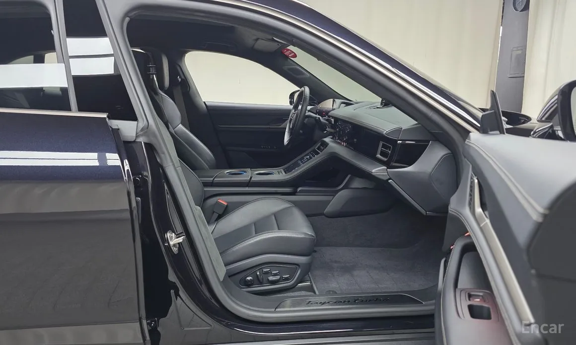 Фото 11 - Porsche Taycan