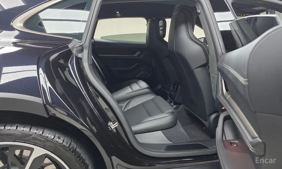 Фото 12 - Porsche Taycan