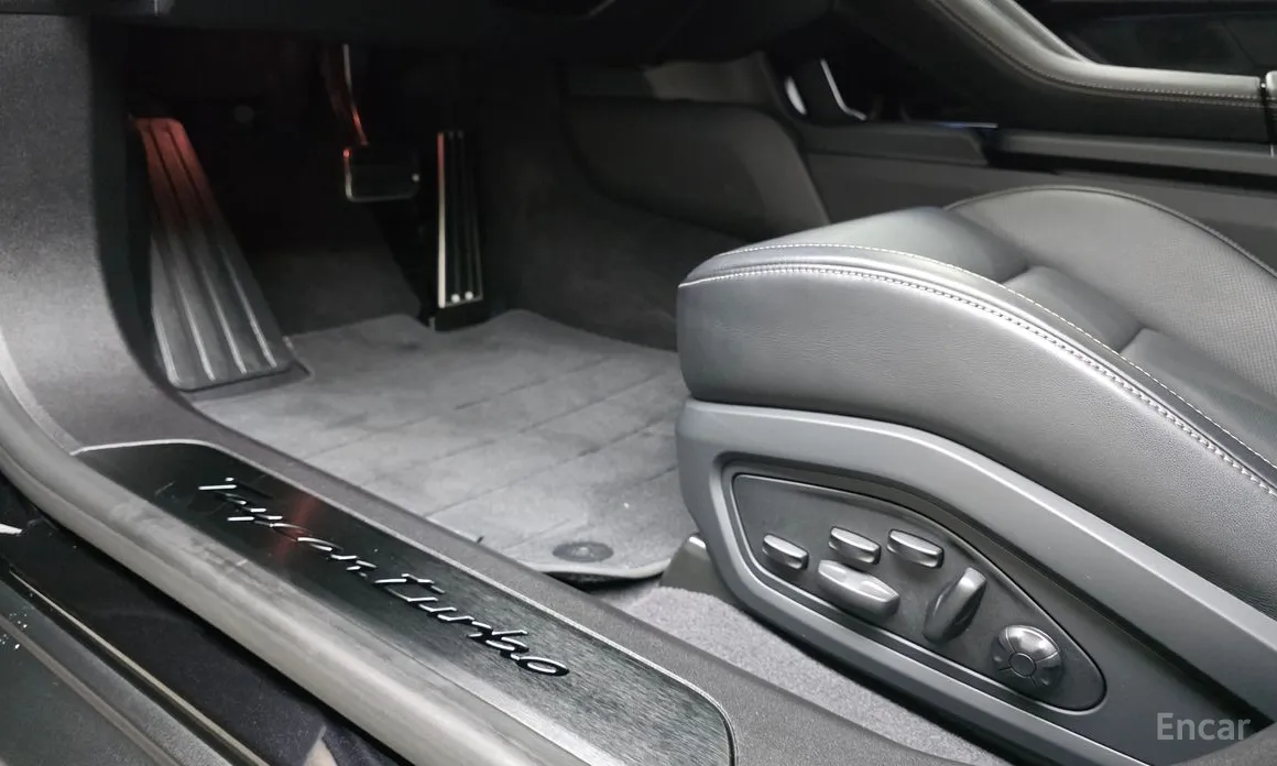 Фото 17 - Porsche Taycan