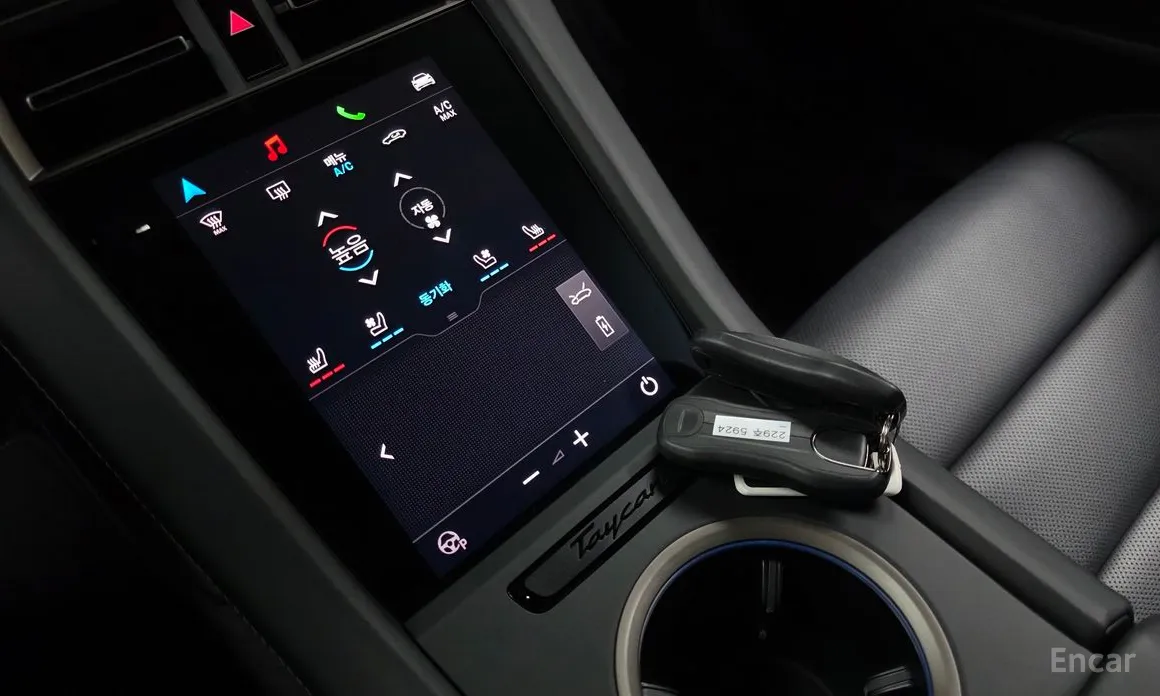 Фото 9 - Porsche Taycan