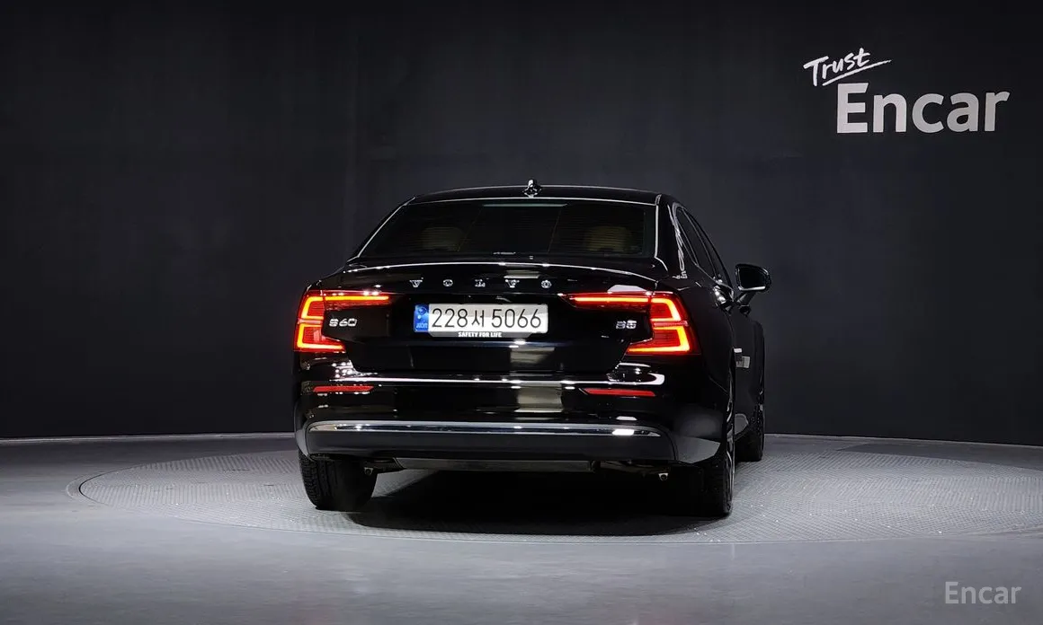 Фото 4 - Volvo S60